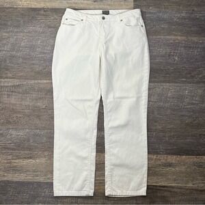 Chico's Additions 0 white straight leg jeans but fits like a 4/6